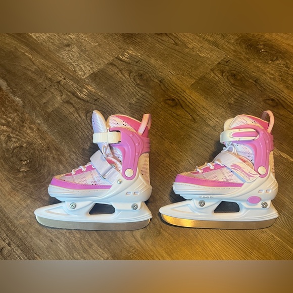 FINAL PRICE Lake Placid Girl’s Ice Skates - Picture 1 of 6